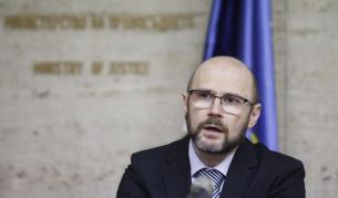 <p>Янкулов очаква справката от МВР за пътуванията на Емилия Русинова и Пепи Еврото</p>