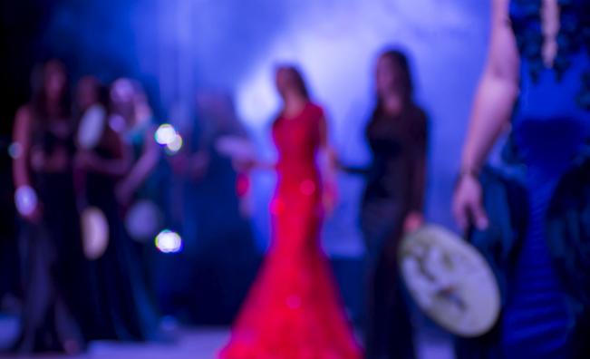 Луд танц по бански взриви мрежата: Участничка в конкурс за красота стана сензация (ВИДЕО)