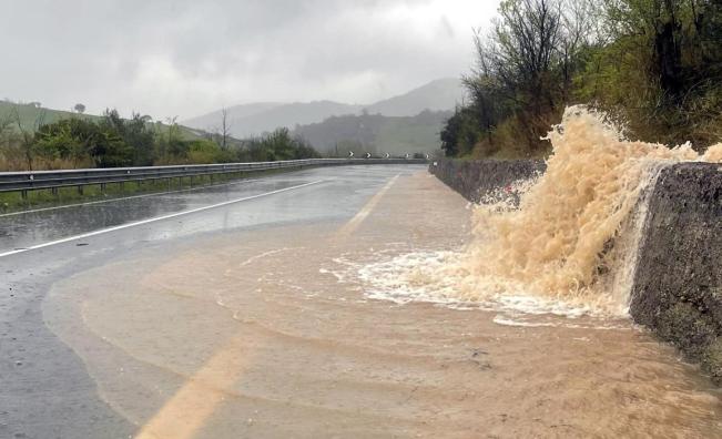 Мост на магистрала се срина в Италия