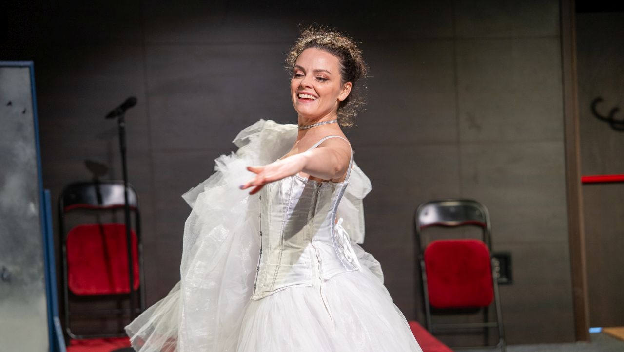 Симона Халачева става „булка беглец“ в Театър София