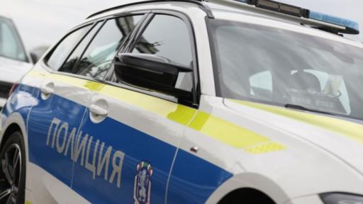 Бус удари полицейски коли в Горна Оряховица