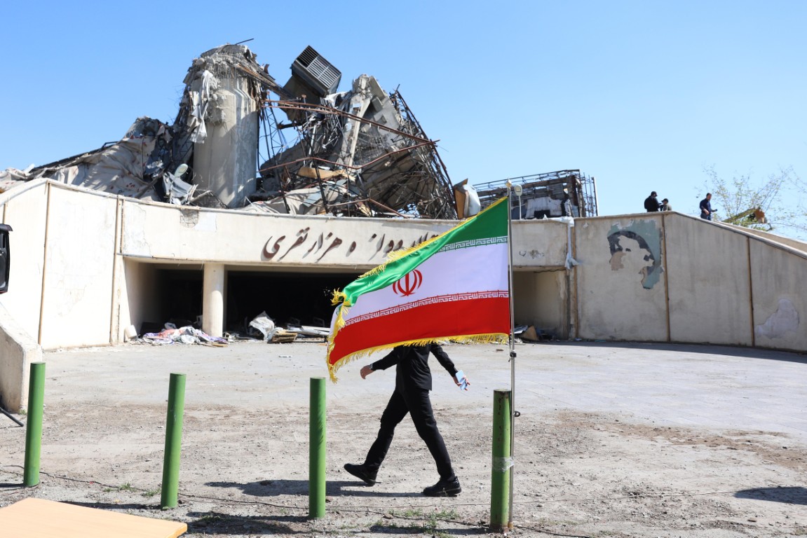 Израел нанесе мащабни удари по Техеран и Бейрут