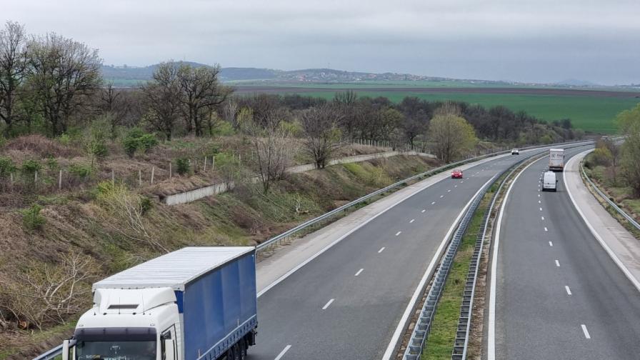 Камион помете човек на магистрала „Марица“