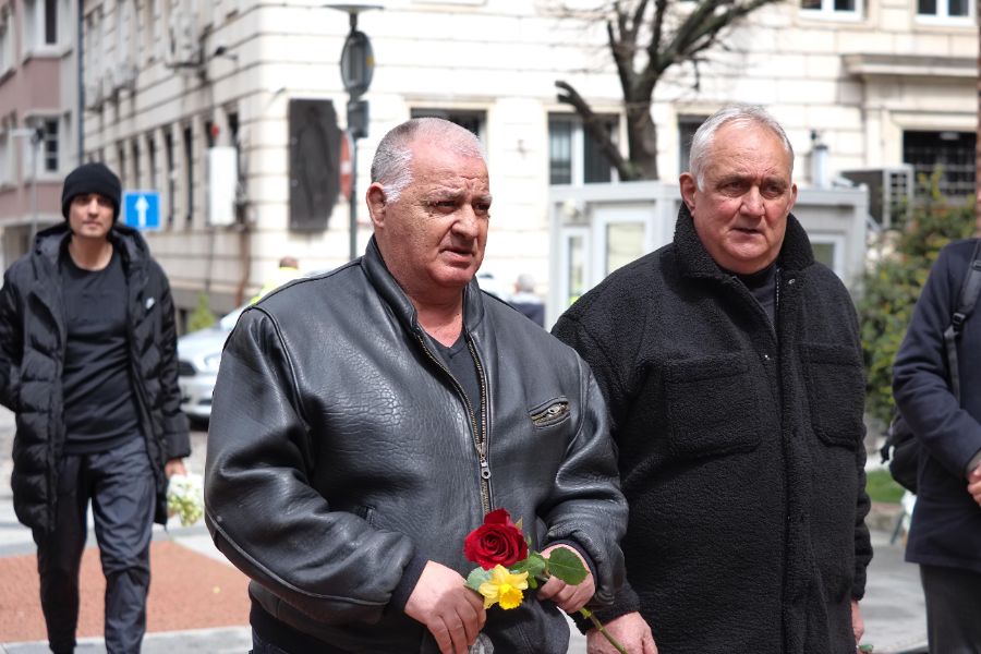 <p>България изпраща легендарния вратар Борислав Михайлов.</p>