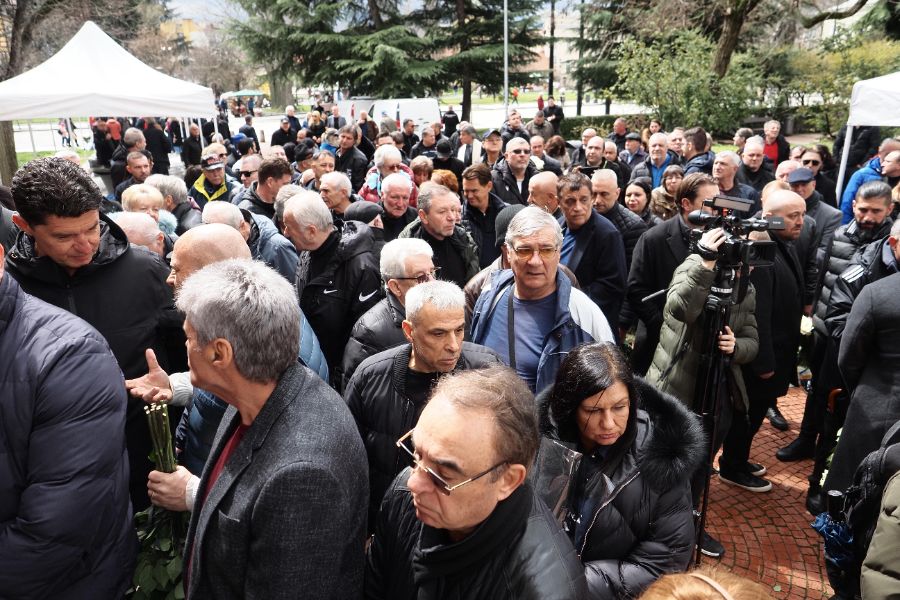 <p>България изпраща легендарния вратар Борислав Михайлов.</p>