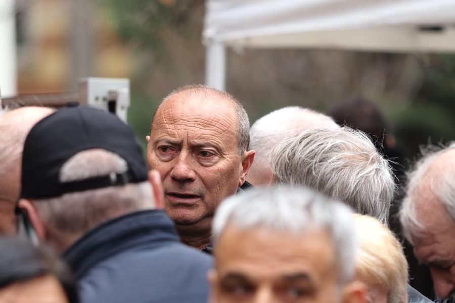 <p>България изпраща легендарния вратар Борислав Михайлов.</p>