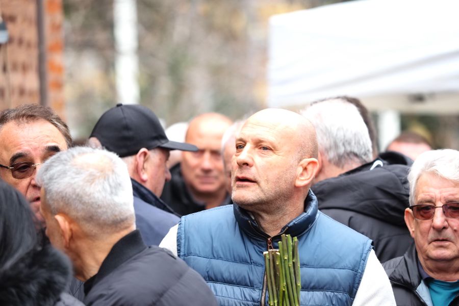 <p>България изпраща легендарния вратар Борислав Михайлов.</p>