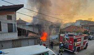 <p>Пожар в къща в Свищов</p>