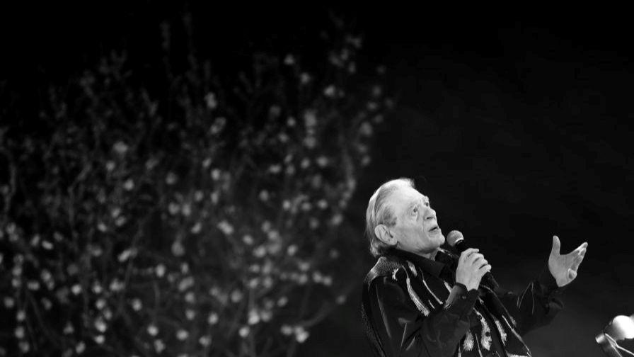 <p>Почина&nbsp;Михаил Белчев - изпълнителят на "Не остарявай любов"</p>