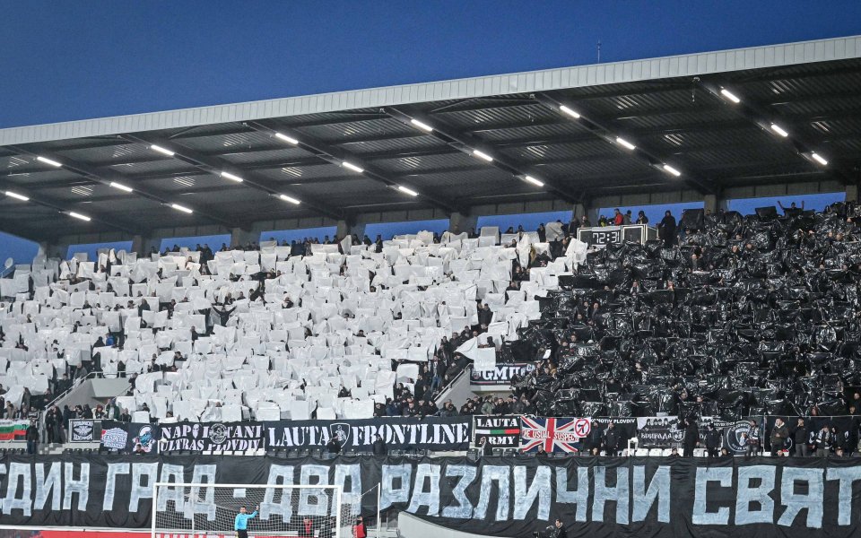 Напрежение в Кърджали: Фенове на Локо Пловдив и полиция влязоха в сблъсък