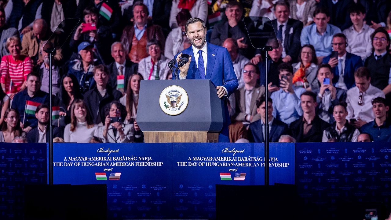 „Дано вдигне...“: Джей Ди Ванс се обади на Тръмп пред 5000 унгарци