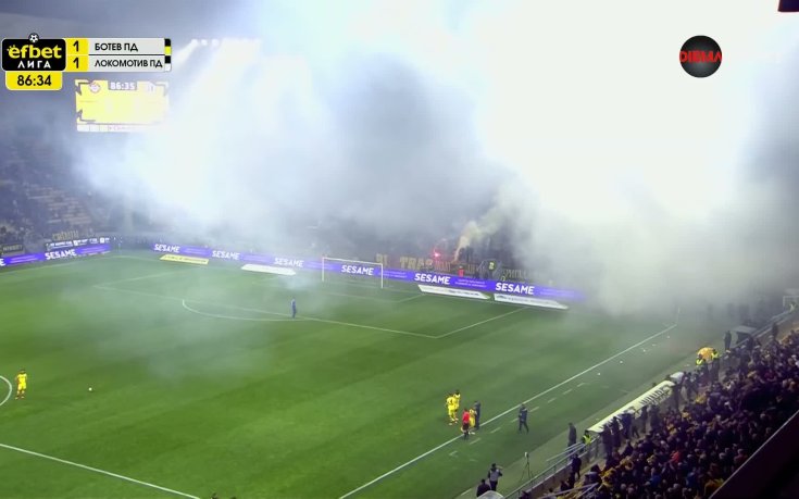 Феновете на Ботев Пд прекъснаха за кратко дербито с Локомотив