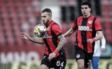 Локомотив София ще пробва да задържи български национал