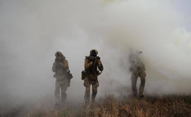 Двама души загинаха при руски удари в Харковска и Запорожка област