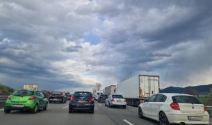 Огромно задръстване изхода от София на АМ "Тракия"