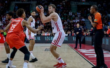 Везенков и Олимпиакос записаха 24-а поредна победа в гръцкото първенство