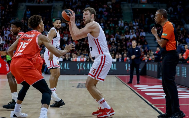 Везенков и Олимпиакос записаха 24-а поредна победа в гръцкото първенство