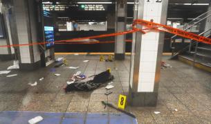 Полицаи застреляха мъж, нападнал с мачете хора на гара в Ню Йорк