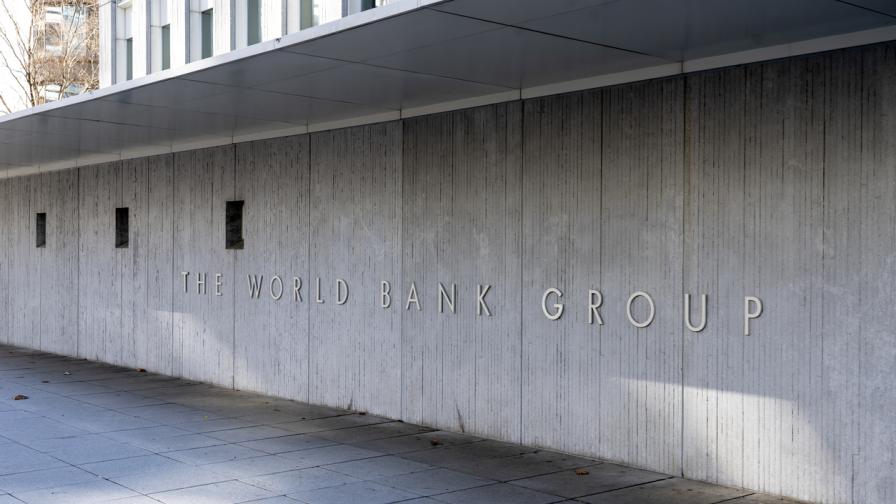 Световната банка очаква взрив на безработицата след войните