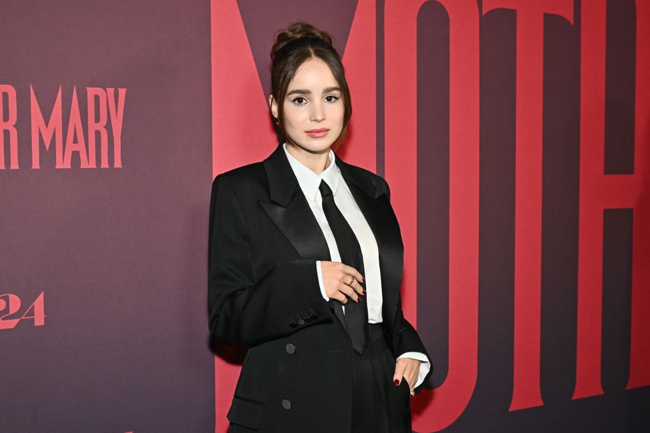 <p>Ан Хатауей, Микаела Коел и екипът на &bdquo;Mother Mary&ldquo; се присъединиха към официалните гости за специалната прожекция на филма в кино &bdquo;Метрограф&ldquo; в Ню Йорк.</p>