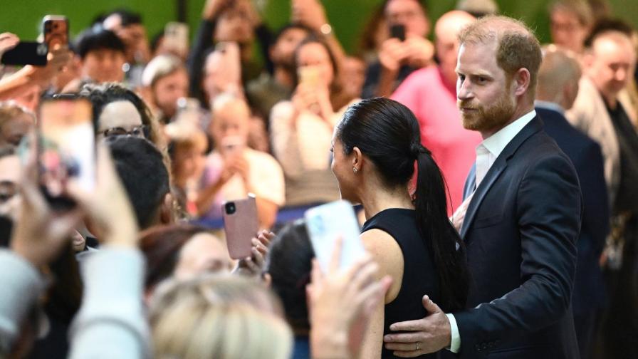 Мистерията расте след като снимките на Меган и Хари от престижно събитие на Netflix изчезнаха