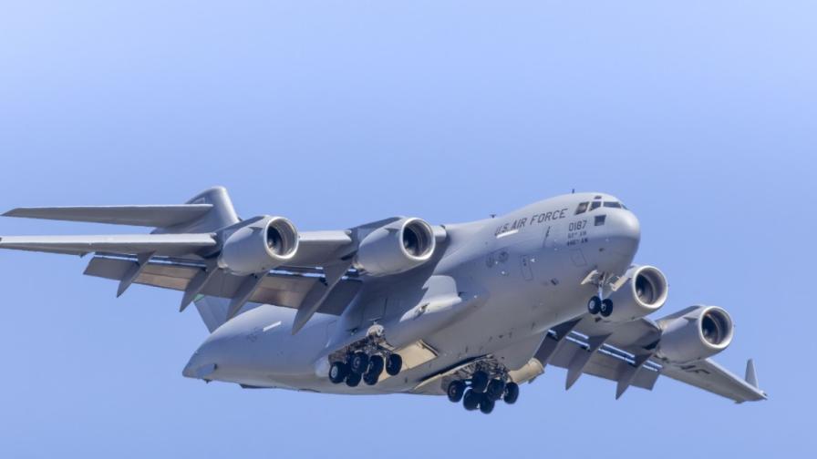 Огромни военни самолети от САЩ кацнаха във Варна