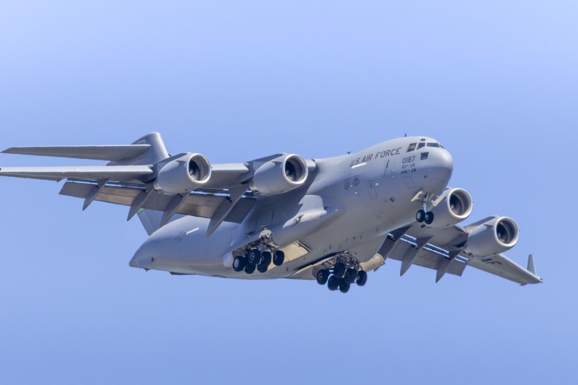 Огромни военни самолети от САЩ кацнаха във Варна