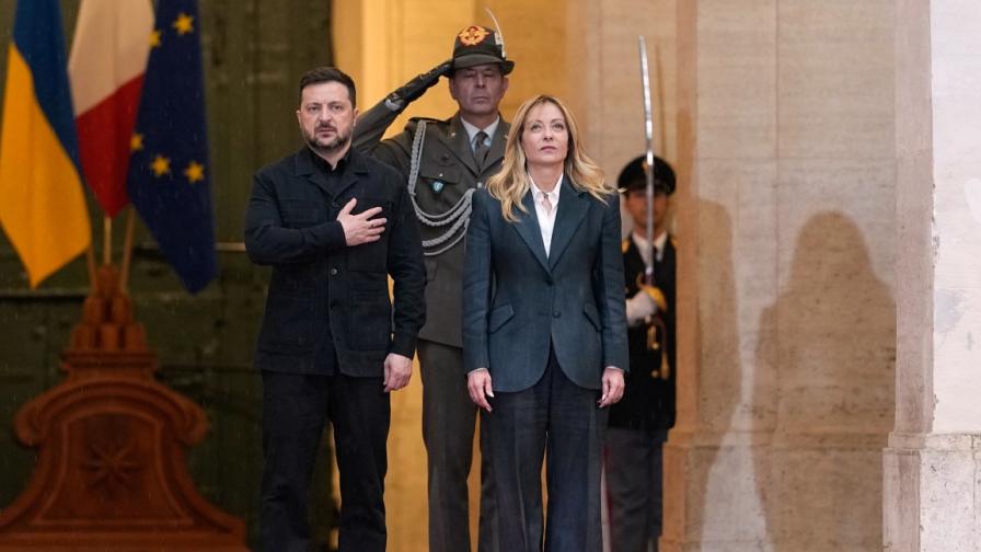 Зеленски пристигна в Рим и поиска ракети за отбрана