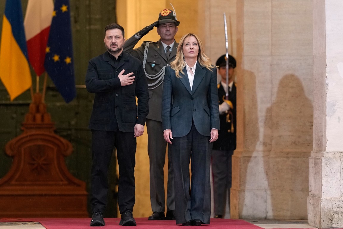 Зеленски пристигна в Рим и поиска ракети за отбрана