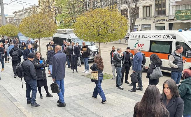 Сигнал за бомба евакуира Съдебната палата в София