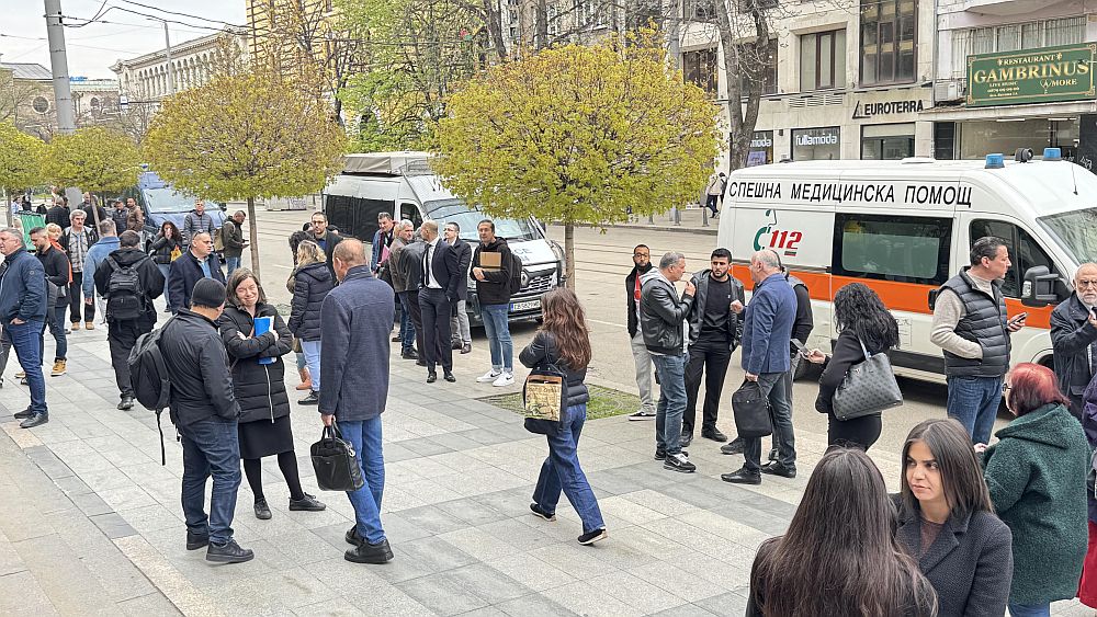 Сигнал за бомба евакуира Съдебната палата в София