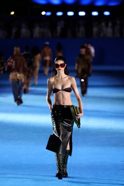 <p>Стартира Седмицата на модата в Рио де Жанейро. Събитието събра водещи дизайнери и привлече вниманието с модерни и смели визии, представящи актуалните тенденции в бразилската мода.</p>