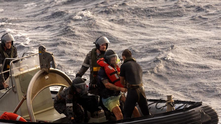 Кораб изчезна в  Тихия океан след тайфуна "Синлаку" - издирват шестима души