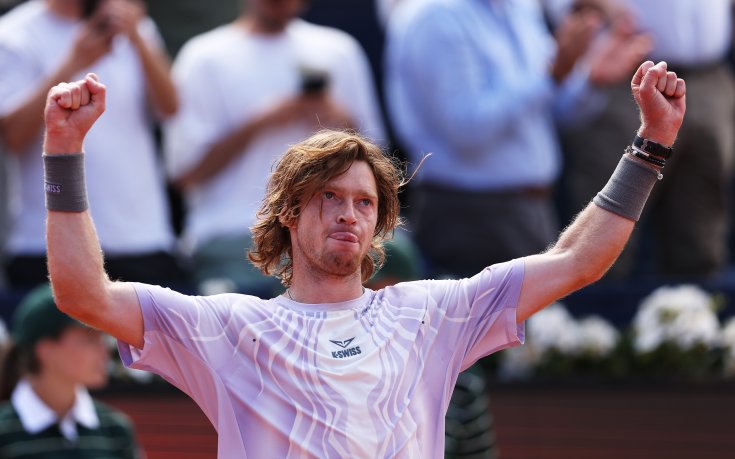 Рубльов ще спори за трофея в Барселона след обрат