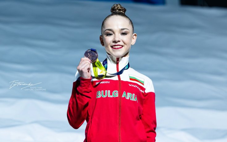 Бронз за Стилияна Николова в многобоя за СК, ще играе финали на всички уреди