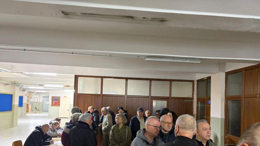 Вотът зад граница: Опашки пред секциите в Истанбул