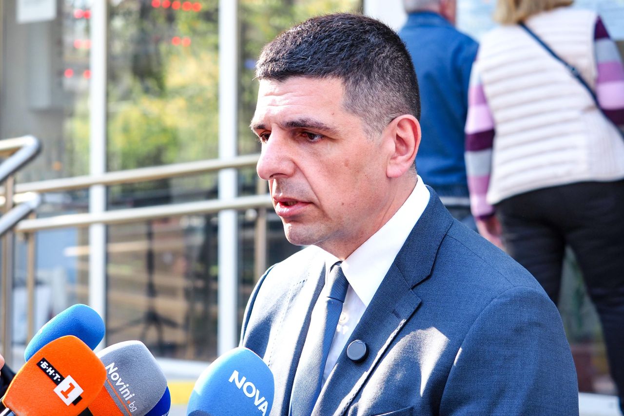 <p>Днес, 19 април, в Националната природо-математическа гимназия в София съпредседателят на &bdquo;Да, България&ldquo; Ивайло Мирчев даде своя вот в парламентарните избори за 52-то Народно събрание.</p>