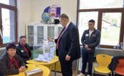 Пеевски упражни правото си на глас: Избрах държавата на хората
