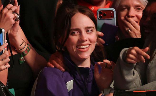 Джъстин Бийбър разплака Били Айлиш на Coachella, изпълни ѝ серенада