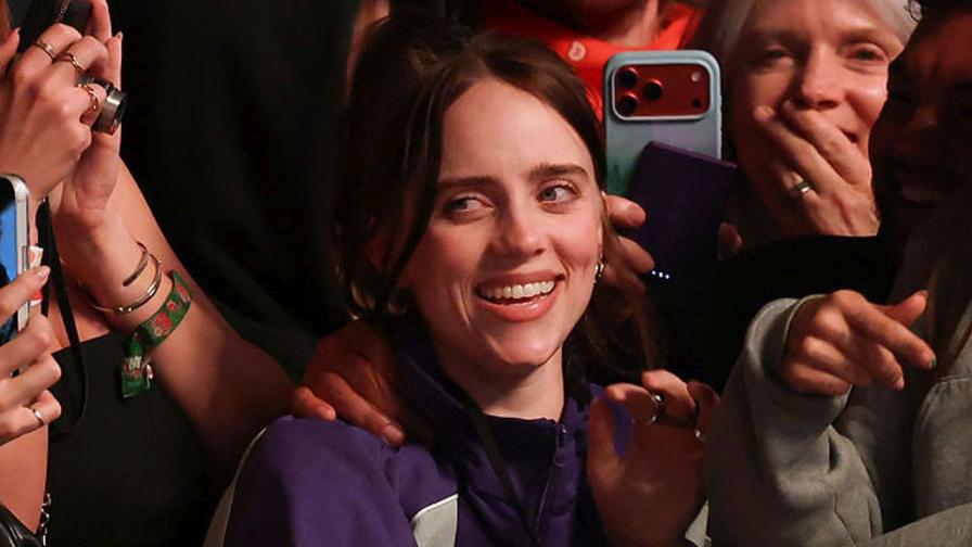 Джъстин Бийбър разплака Били Айлиш на Coachella, изпълни ѝ серенада