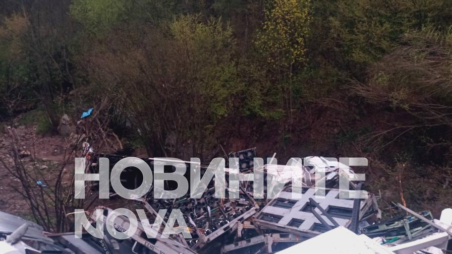 Тир падна в пропаст край Прохода на Републиката