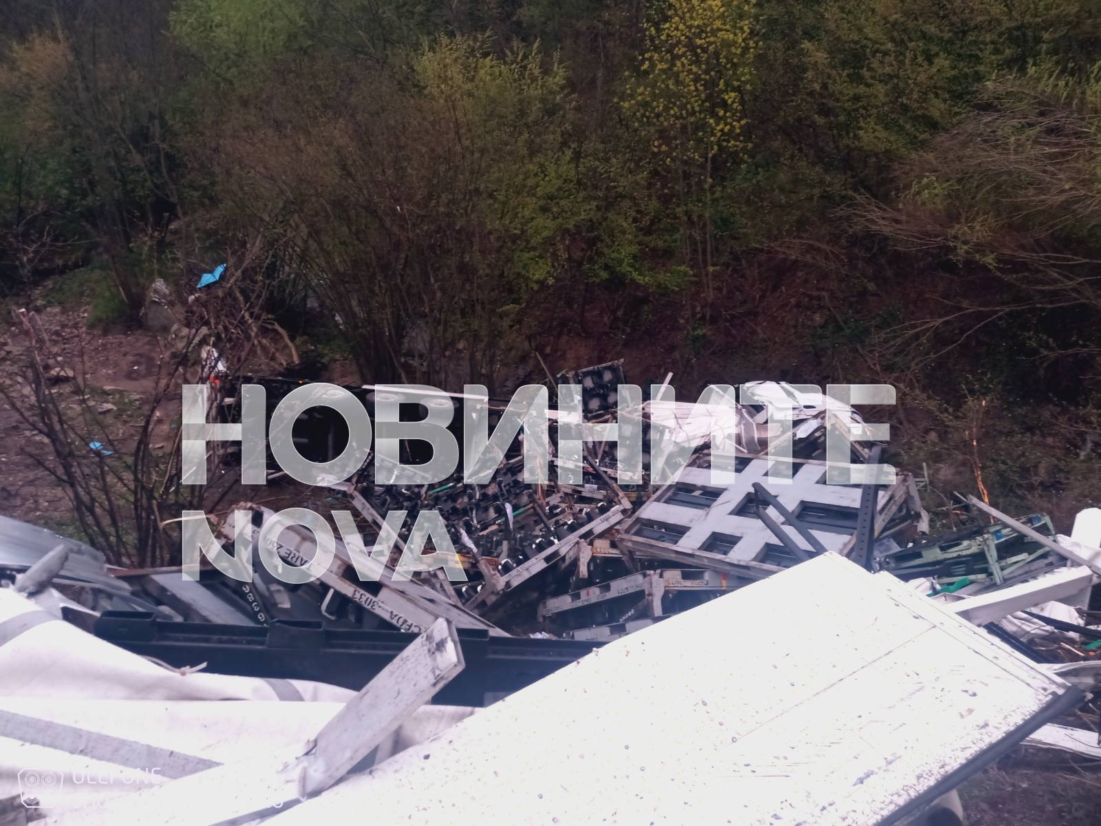 Тир падна в пропаст край Прохода на Републиката