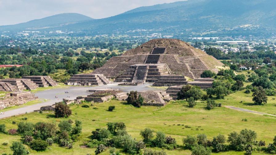 <p>Туристка е убита, други четирима са ранени при пирамидите в Мексико</p>