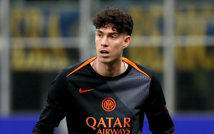 Ханзи Флик все още не е одобрил трансфера на Бастони в Барселона