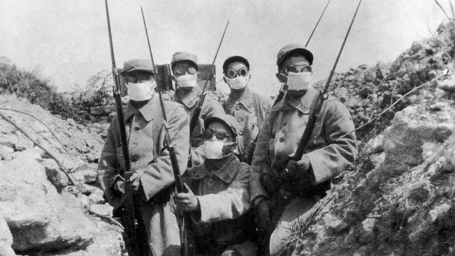 Войници с импровизирани противогази през Първата световна война