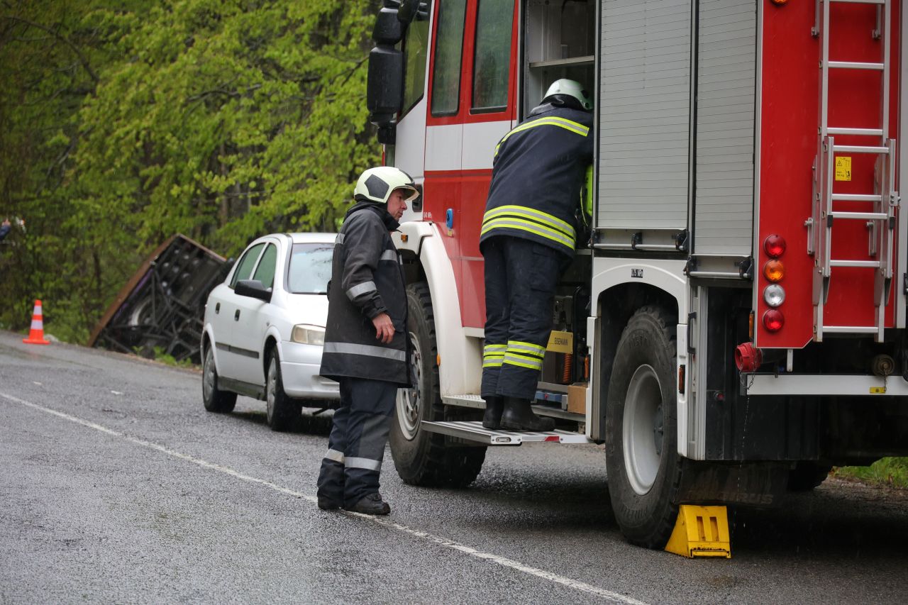 <p>Тежко пътнотранспортно произшествие с автобус, превозващ украински граждани, отне два живота и остави десетки ранени на пътя между Малко Търново и границата.</p>