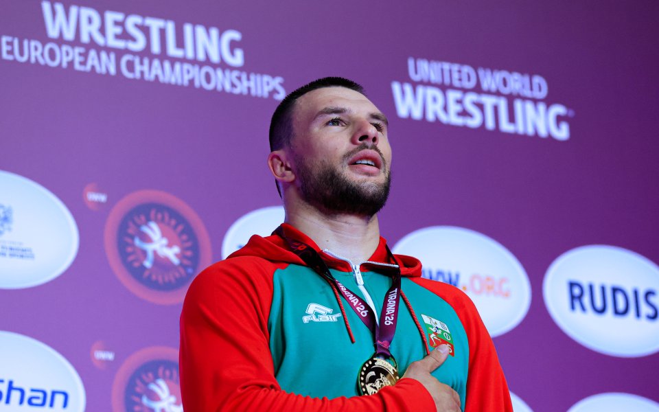 Кирил Милов е европейски шампион в борбата за втора поредна година в категория до 97 кг