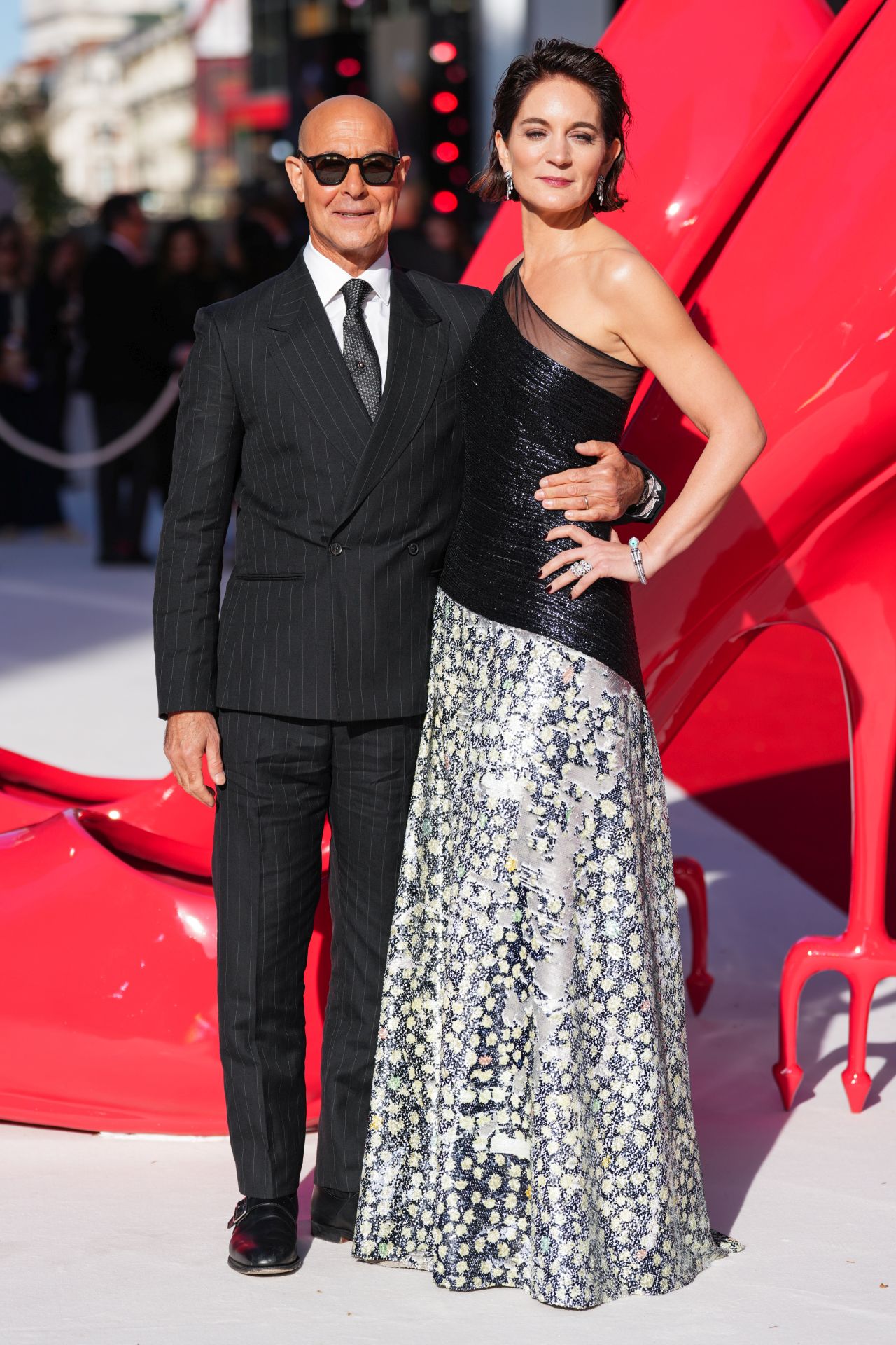 <p>Мерил Стрийп, Ан Хатауей и Емили Блънт превзеха Лондон за премиерата на &bdquo;Дяволът носи Прада 2&ldquo;, където към легендарния екип се присъедини и самата Донатела Версаче.</p>