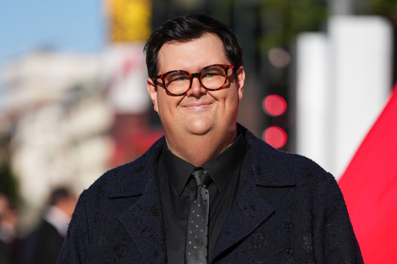 <p>Мерил Стрийп, Ан Хатауей и Емили Блънт превзеха Лондон за премиерата на &bdquo;Дяволът носи Прада 2&ldquo;, където към легендарния екип се присъедини и самата Донатела Версаче.</p>