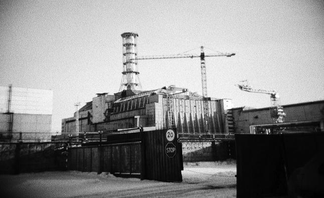 Експлозията, която никога не свърши: 40 години от Чернобил и цената на невидимите лъжи